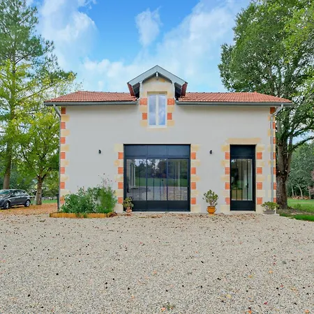 Holiday home Gorgeous In With Kitchen